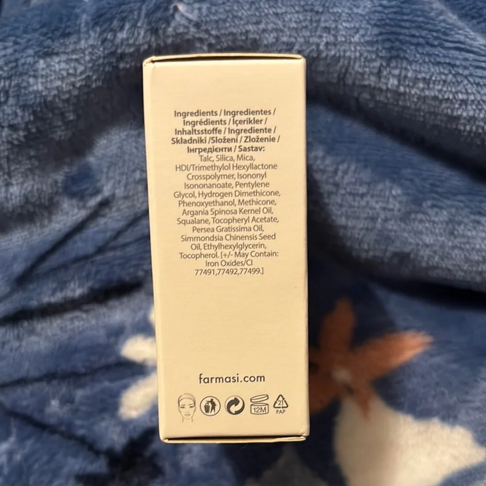 Farmasi Translucent Loose Powder in Cream Box